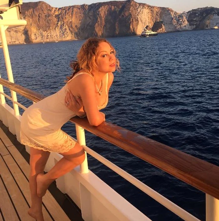 Mariah a pozat sexy pe iaht