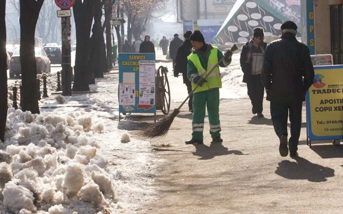
    În Târgu-Jiu sunt peste 2.112 şomeri, dintre care mulţi au studii superioareFOTO: MILENA DRAGOMIR  