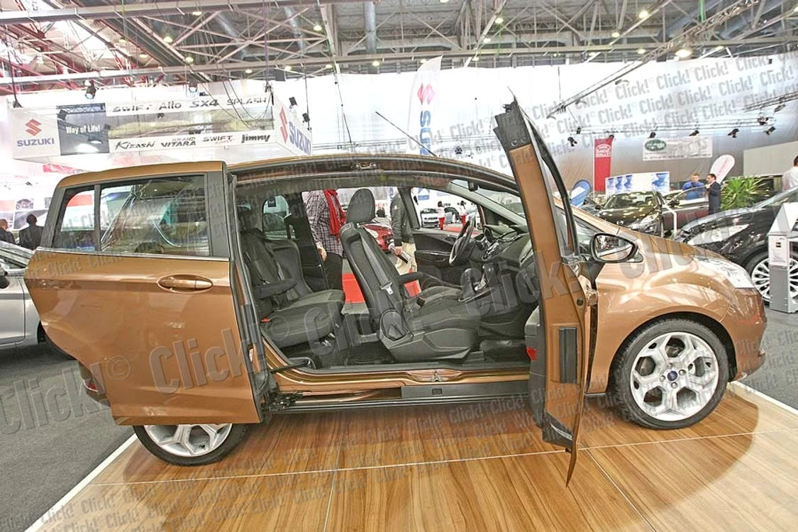 
    Târgul auto ţine până la 28 octombrie (Fotografii: Sever Gheorghe)  