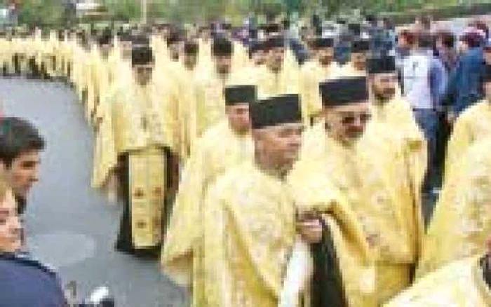 La procesiune au participat peste 500 de preoţi   p Foto: L. muntean