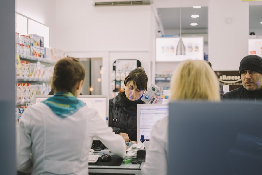 Eliberarea parțială a medicamentelor, imposibilă la rețetele offline. „Pacienții se plimbă de la o farmacie la alta”