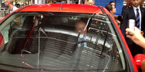 Băsescu a cumpărat o maşină în valoare de 14.000 de euro. FOTO: Andreea Mitrache