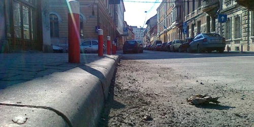 De mâine începe curăţenia la bordură