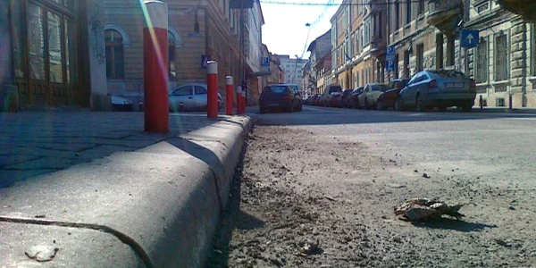 De mâine începe curăţenia la bordură