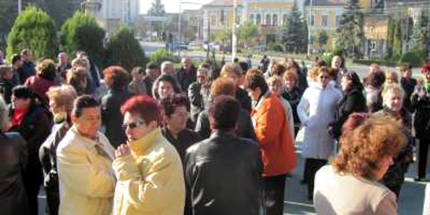Sindicaliştii din Finanţe stabilesc joi cum vor continua protestele