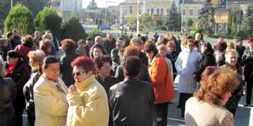 Sindicaliştii din Finanţe stabilesc joi cum vor continua protestele