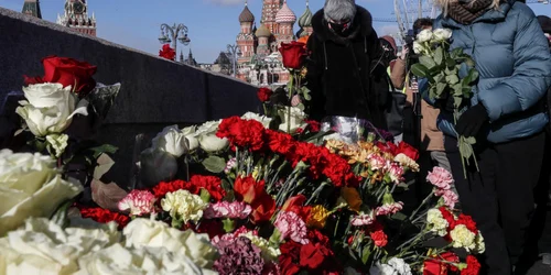 Memorial improvizat pentru Boris Nemtov la sase ani de la uciderea opozantului rus FOTO EPA-EFE