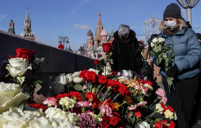 Memorial improvizat la locul asasinării lui Boris Nemţov FOTO EPA-EFE