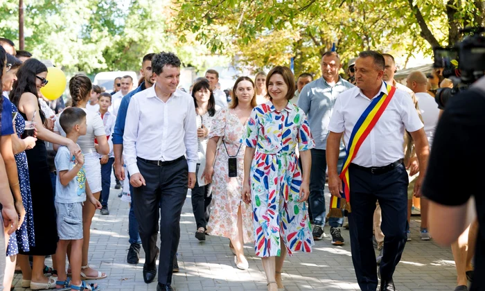 nicusor dan maia sandu in republica moldova foto fb jpg