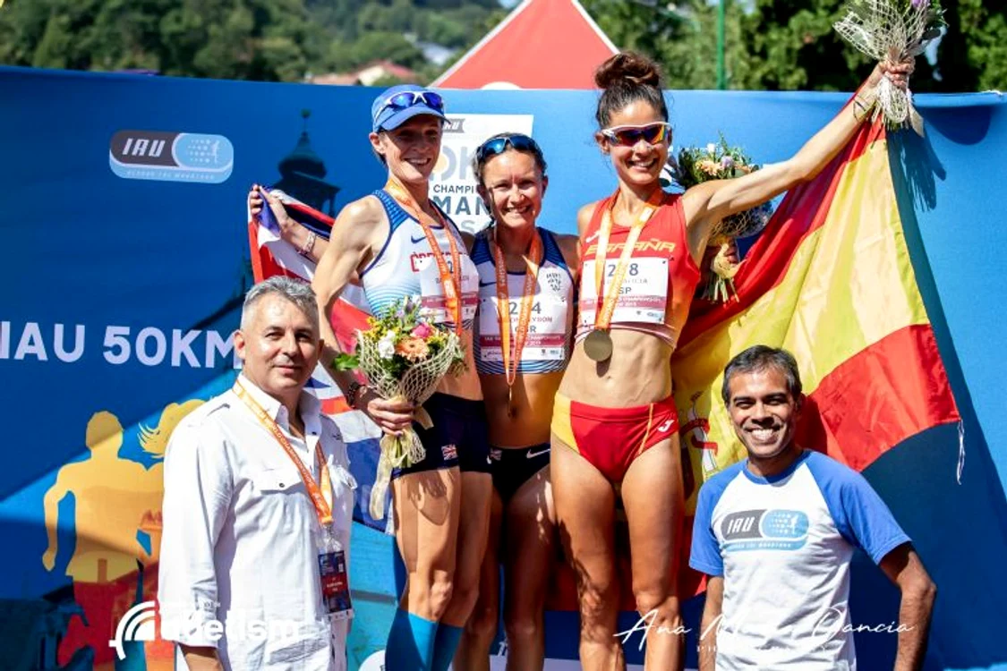 
    Podiumul feminin al Campiontului Mondial de Alergare 50 km de la BrașovFOTO: Ana Maria Oancia  