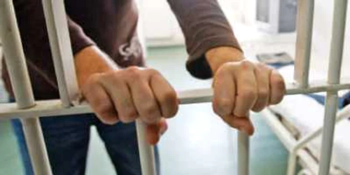 Doi români nevinovaţi au stat în arest cinci luni