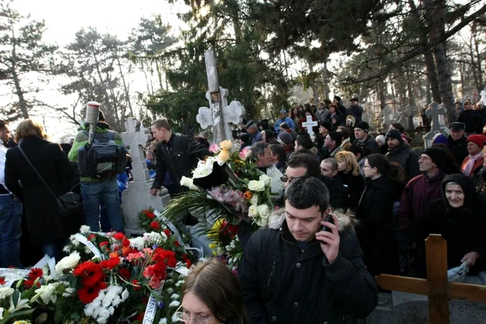 Înmormântarea Michaelei Niculescu, Mica de la Abracadabra. (Foto: Marian Iliescu / Adevărul)