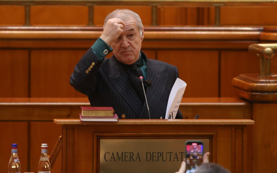 Gigi Becali îl jignește pe omul căruia i-a trimis brânză la nuntă: „Nebunule!”
