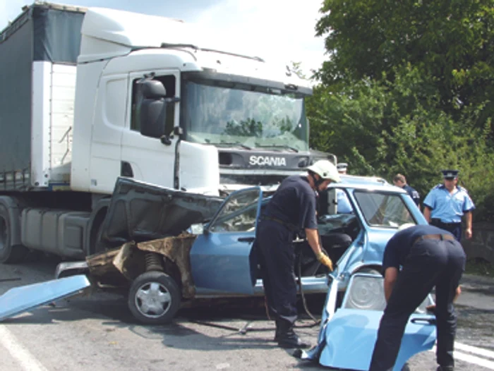 Neamţ: Depăşirile neregulamentare pe DN 15, finalizate cu accidente