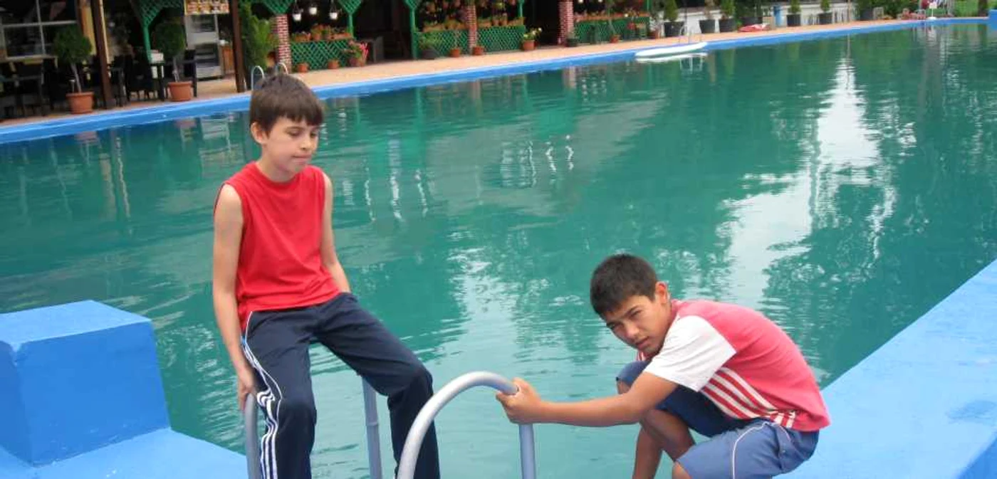 Ştrandul din Parcul Central va fi dotat cu tobogane şi bărcuţe cu pedale