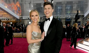 baza scarlett johansson colin jost   gettyimages 1205148814 jpeg