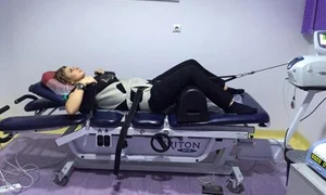 Anamaria face excerciţii pentru coloană la o clinică din Bucureşti jpeg