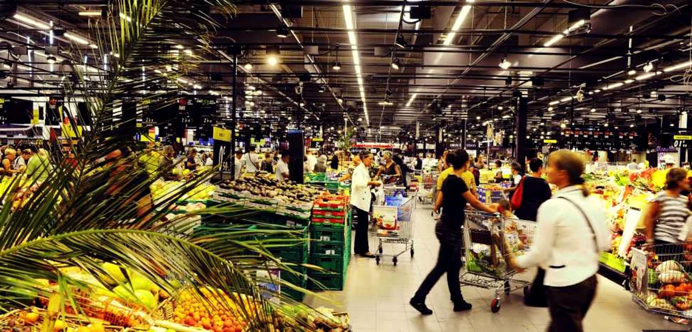 Scăderea TVA la alimente şi creşterea puterii de cumpărare a populaţiei au umflat profiturile retailerilor