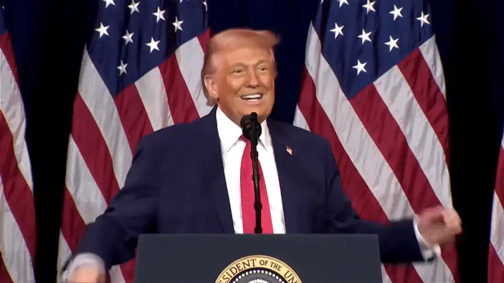 „Soția mea urăște când fac asta”. Trump, ridiculizează sportivele transsexuale într-un gest teatral aplaudat în sală și criticat online