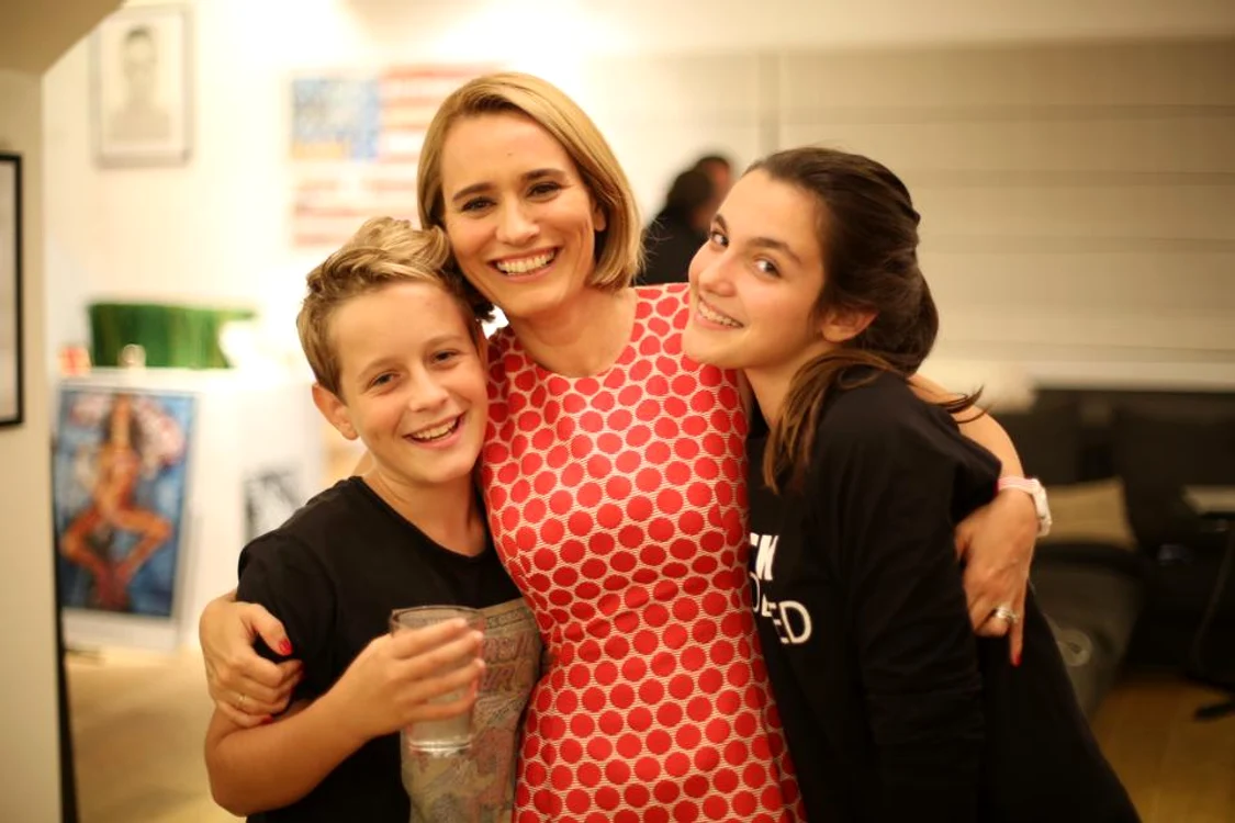 
    Andreea Esca, fericită alături de copiii ei, Aris şi AlexiaFoto: Arhivă personală  