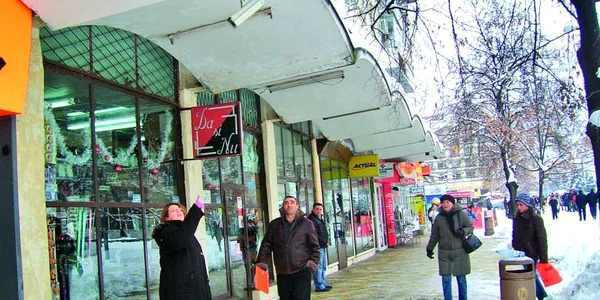 Camerele de supraveghere au devenit necesitate pentru mulţi dintre piteşteni