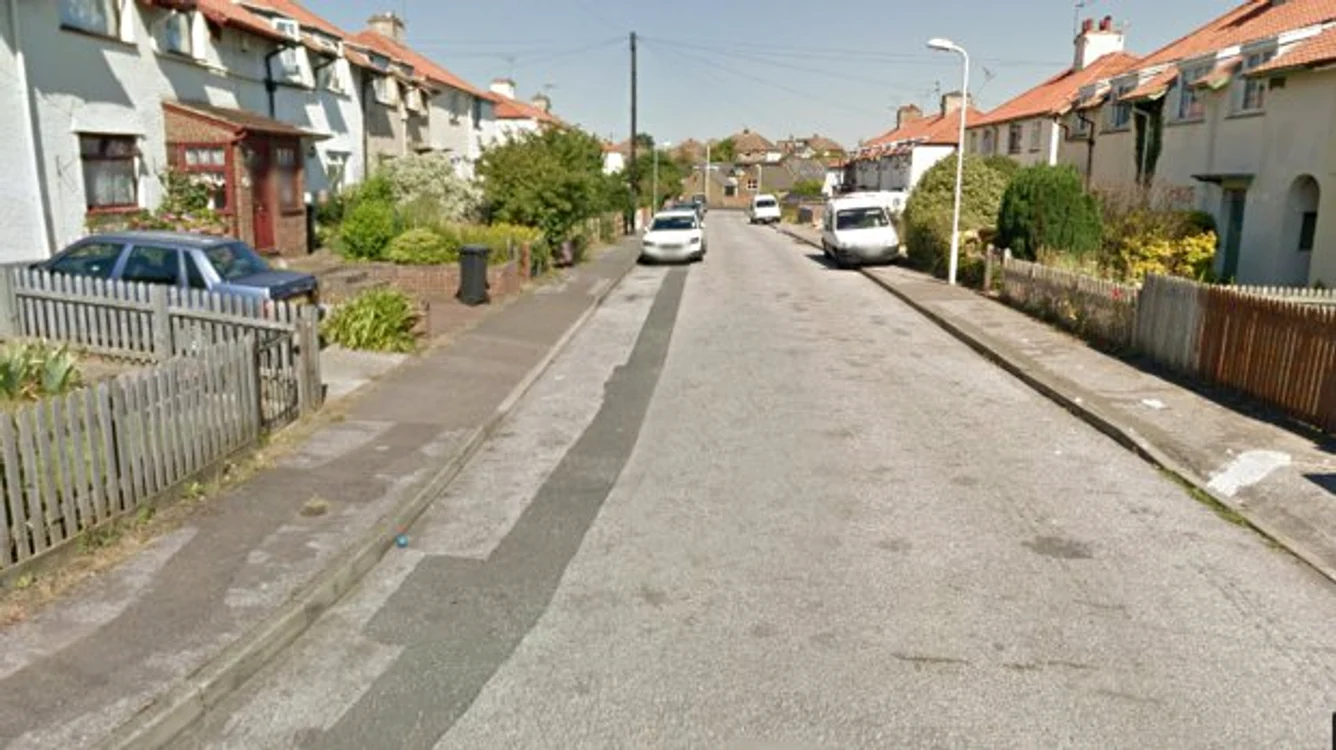Femeia a fost umilită și bătută de frații săiFoto Google Maps/Street View