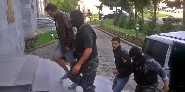 traficanti droguri falticeni. foto