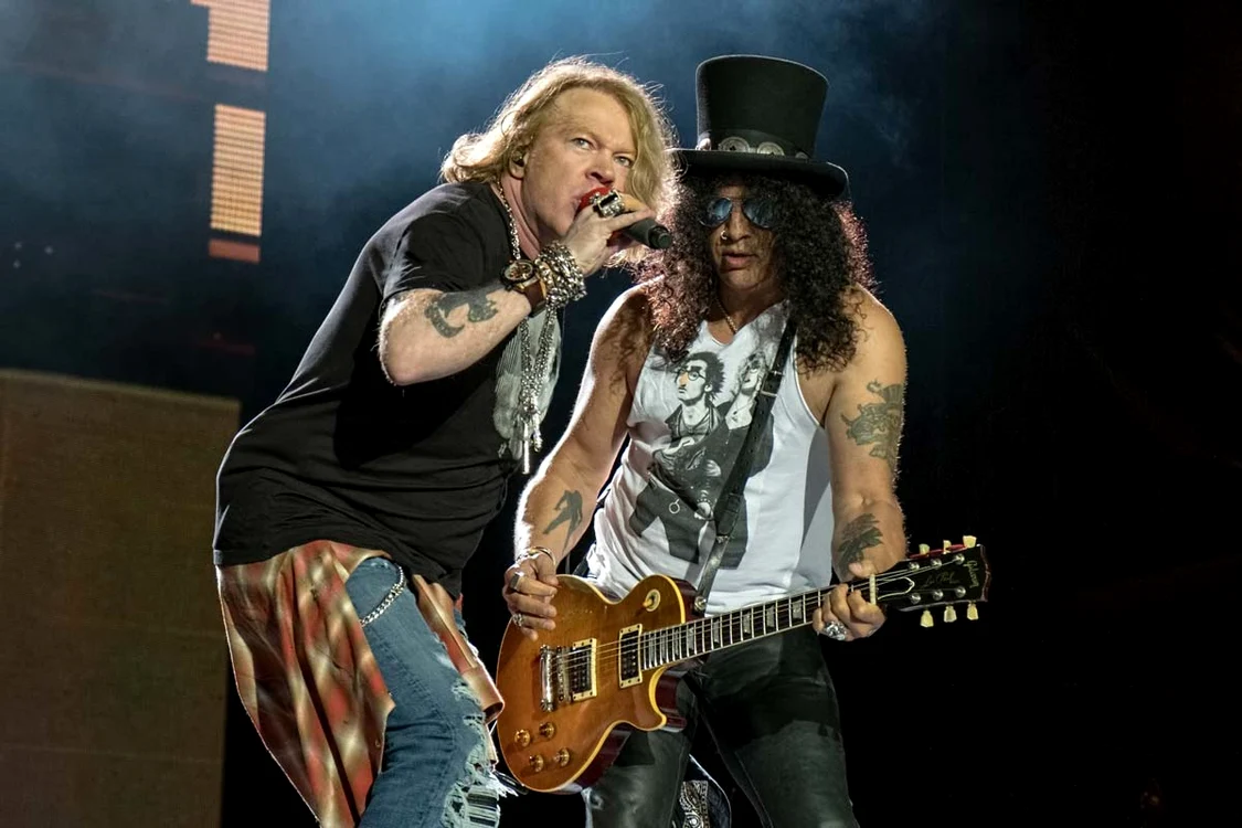 După împăcarea dintre Axl (stg) şi Slash, trupa Guns N’ Roses s-a reunit în 2016 / foto: Profimedia