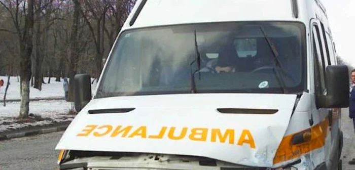 Cluj: Ambulanţă implicată într-un accident rutier