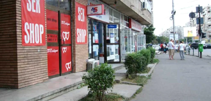 Ploieşti: În vizită, la sex-shop