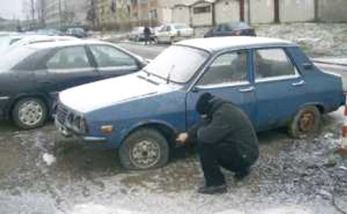 Maşinile părăsite în parcare valorează între 500 şi 1.500 de lei