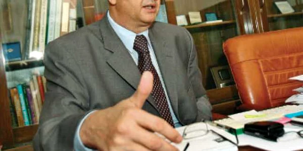 Ioan Pânzaru : „Postul şi salariul se câştigă prin competenţă“