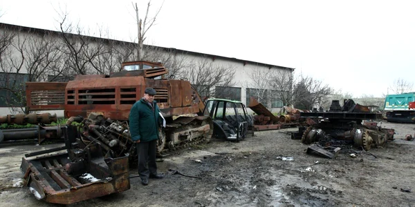 Excavatoarele au fost dezmembrate şi urmează să fie vândute pe bucăţi Foto Corina Tătaru