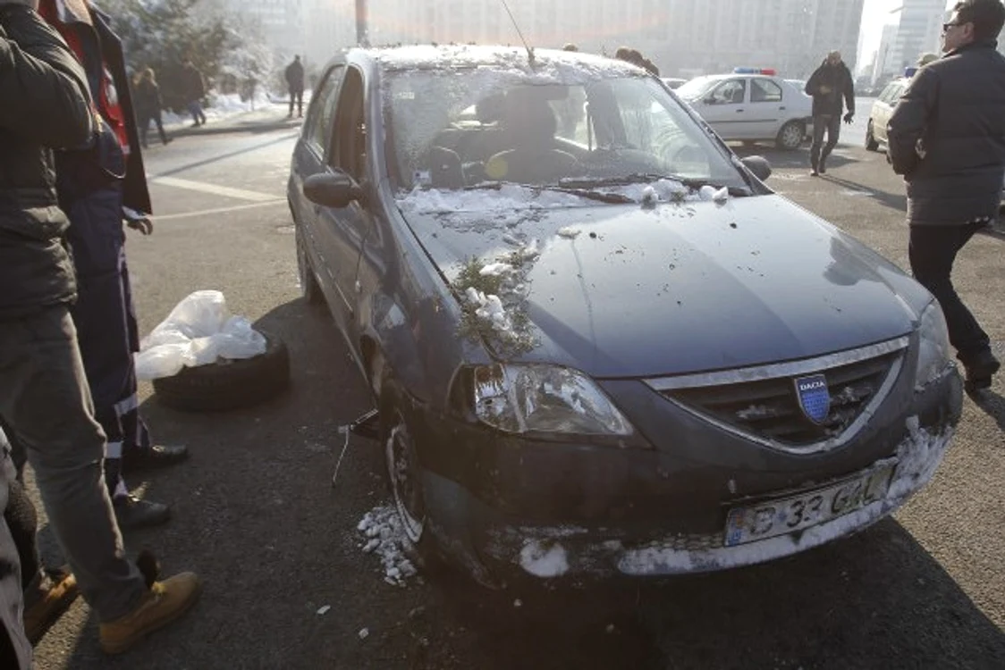 Loganul bucureșteanului a intrat în gardul Guvernului