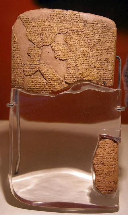 Tratatul de pace de la Kadesh, expus la Muzeul de Arheologie din Istanbul (© Wikimedia Commons)