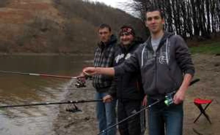 Pescarii au prins încă de la primele ore pește