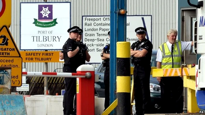 31 de oameni descoperiţi într-un container sosit la Docurile Tilbury, Marea Britanie FOTO BBC