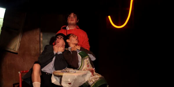 Scenă din "Poveşti de familie". FOTO: TEATRUL MARIA FILOTTI