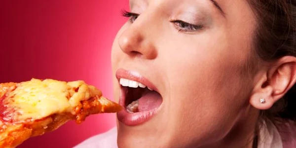 Dacă vrei să slăbeşti, elimină pizza din dietă