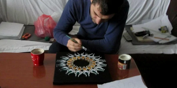 Cătălin Luncanu nu se poate despărţi de tablourile sale FOTO