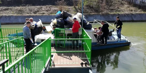 Vaporaşul Lugojel a fost încărcat cu deşeuri