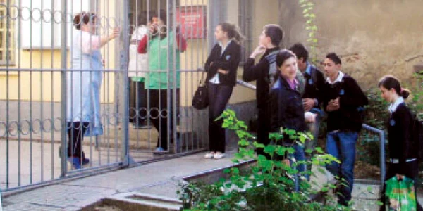 Craiova: Trimişi acasă pentru că nu au uniformă