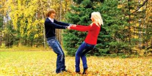 Prima dragoste poate părea o joacă de adolescenţi la momentul în care se întâmplă, dar ea are, de fapt, mai multe semnificaţii