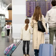 Emigrarea este o decizie dificilă pentru multi romani Foto Freepik com jpg