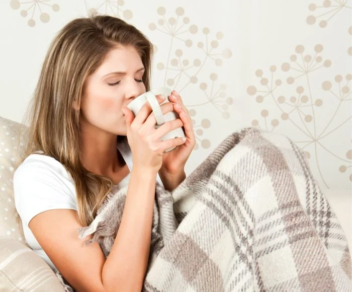 O cană de infuzie de cuişoare băută seara, după cină, alungă insomnia. (Foto: Shutterstock)