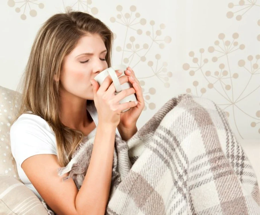 O cană de infuzie de cuişoare băută seara, după cină, alungă insomnia. (Foto: Shutterstock)