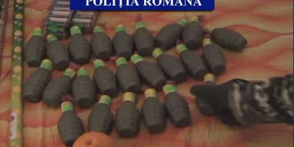 Grenadele au fost găsite în locuinţele suspecţilor 