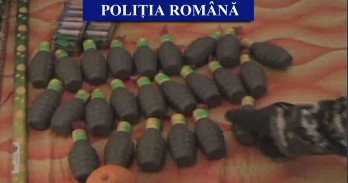 Grenadele au fost găsite în locuinţele suspecţilor