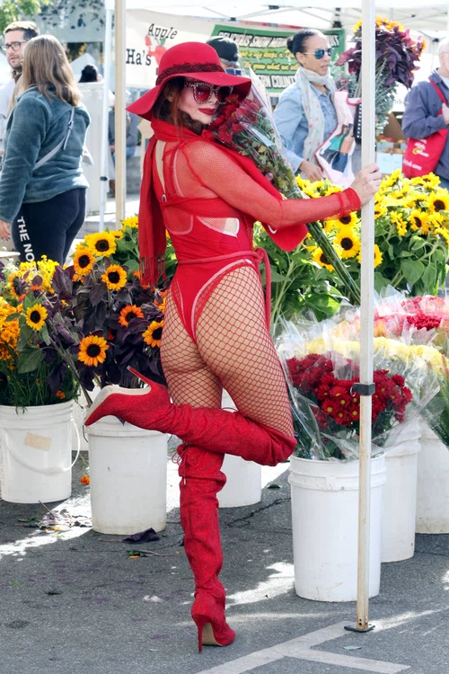 Phoebe Price, fotografiată din toate unghiurile (Foto: Profimedia)