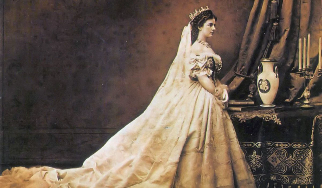 Rochia albă din satin a Reginei Victoria a fost considerată o alegere neobişnuită pentru anul 1840 jpeg